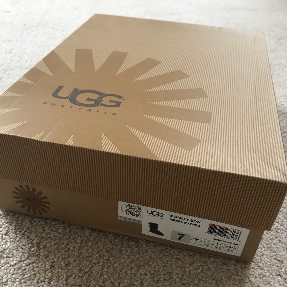 Ugg Bailey Bow Boots Excellent Condition!! - image 5